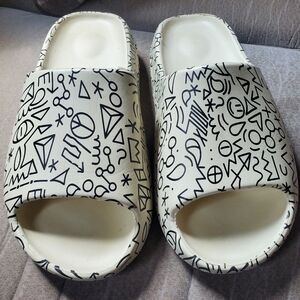 Crème (Grafitti) FashionSlides Size 44-45 (Unisex)